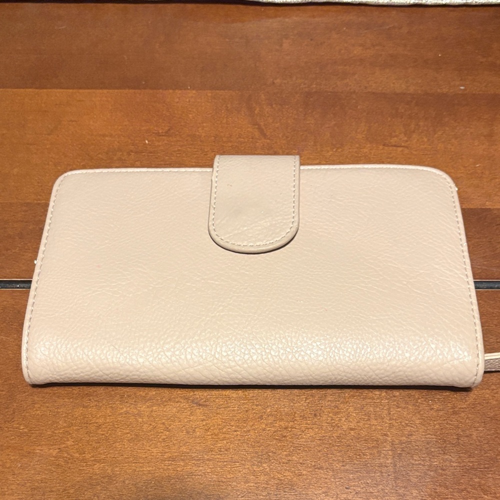 Beige/Cream colored wallet